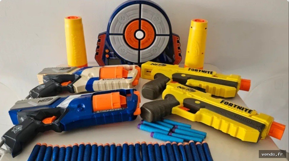 Lot pistolets Nerf N-Strike Strongarm + Fortnite + cible + fléchettes