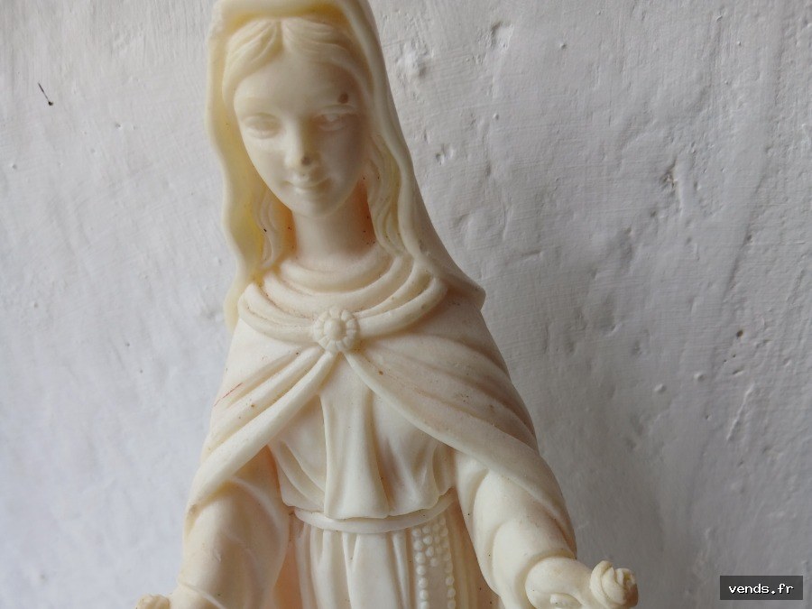 Figurine religieuse en résine