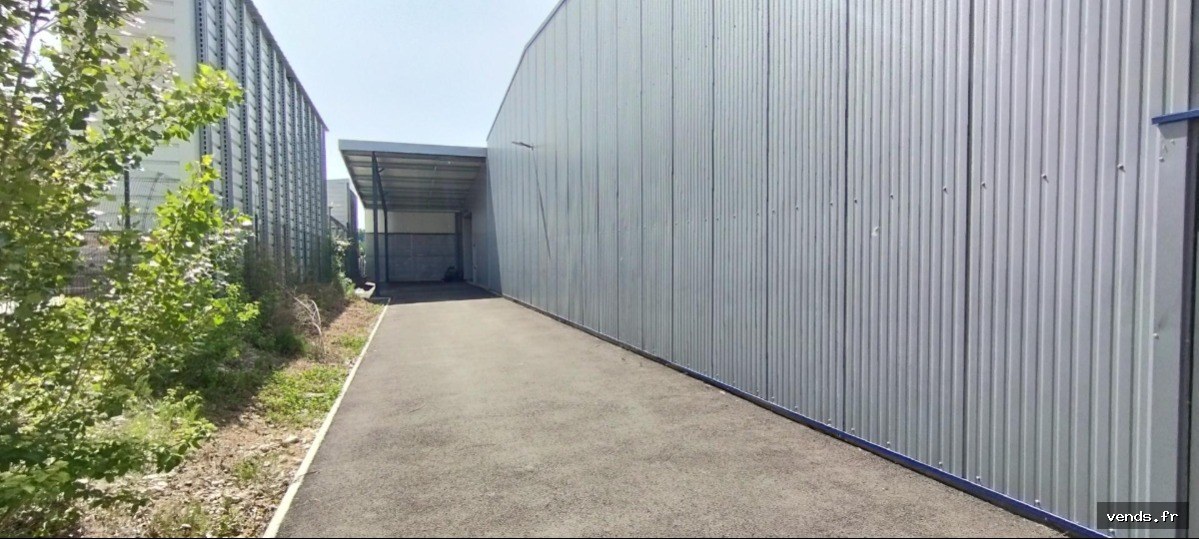Local Commercial à vendre à SAINT-DONAT-SUR-L'HERBASSE de 810m²