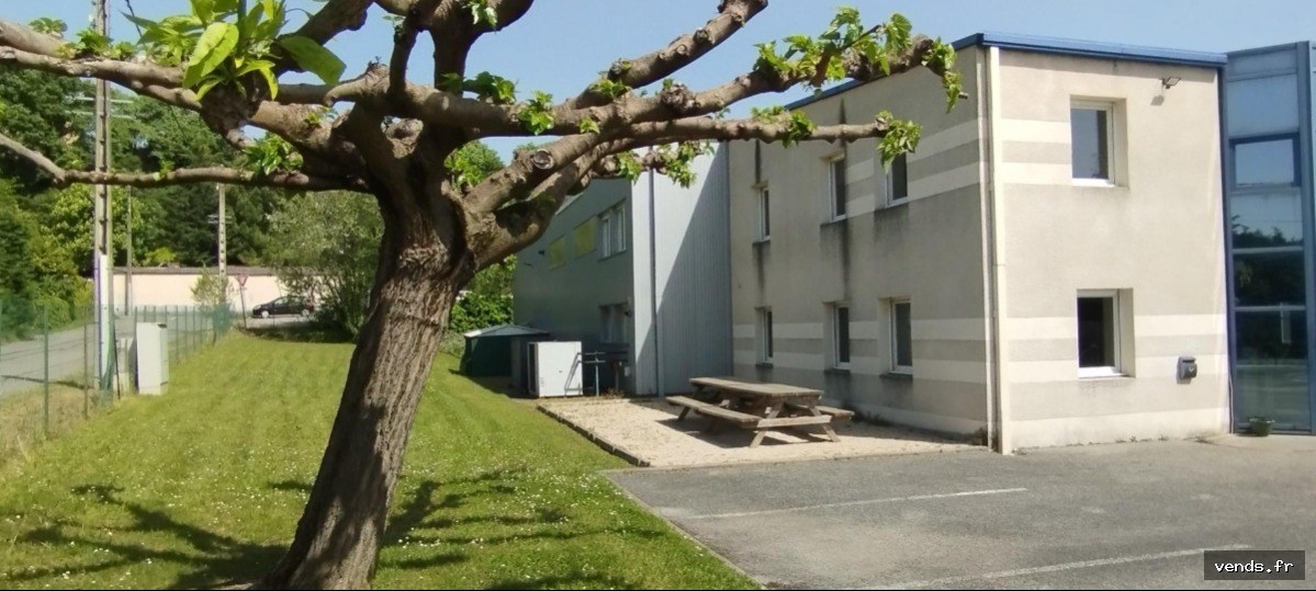 Local Commercial à vendre à SAINT-DONAT-SUR-L'HERBASSE de 240m²