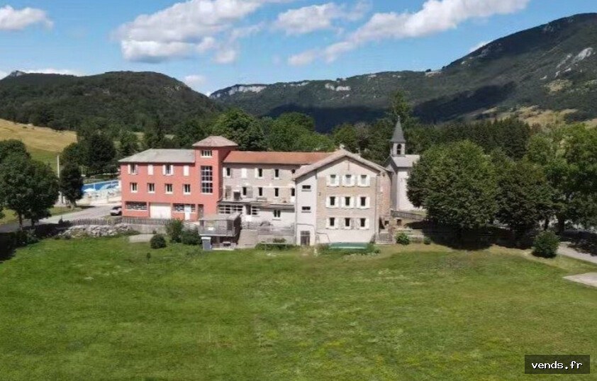 Maison 20 pièce(s) 8 chambre(s) 778 m²